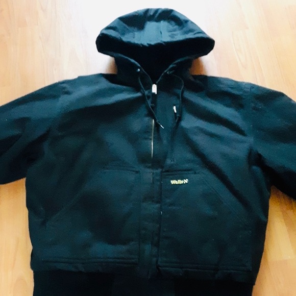 Black Heavy Duty Jacket w/Insulation by Walls - Picture 2 of 8